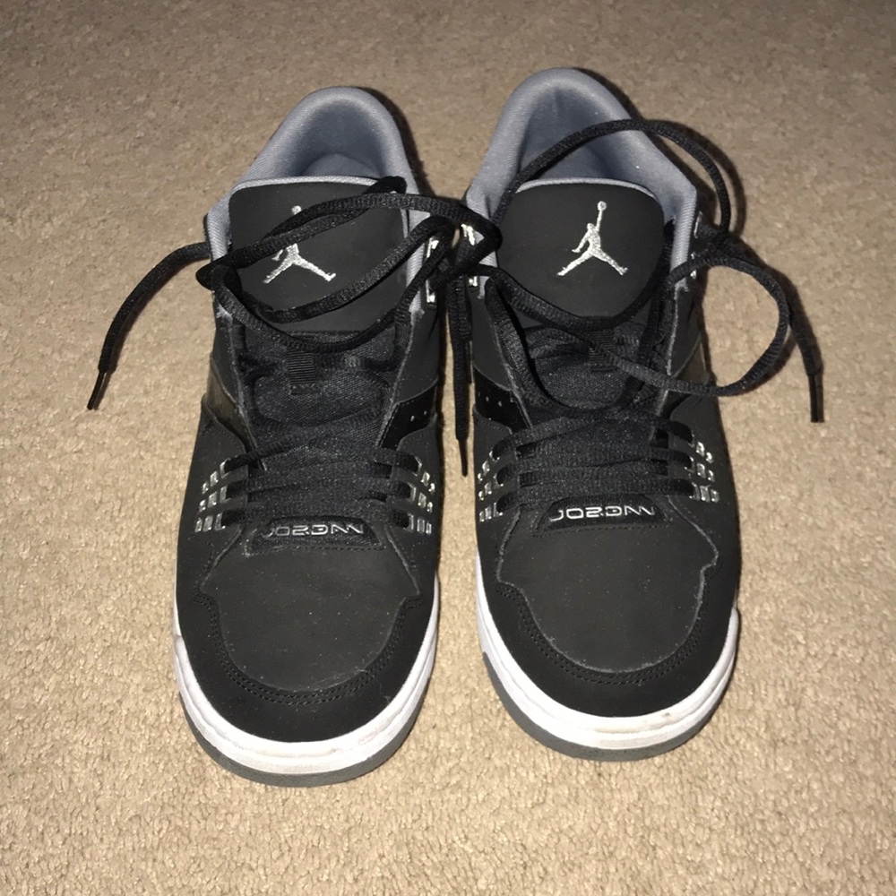Men’s black Jordan’s, lightly worn!